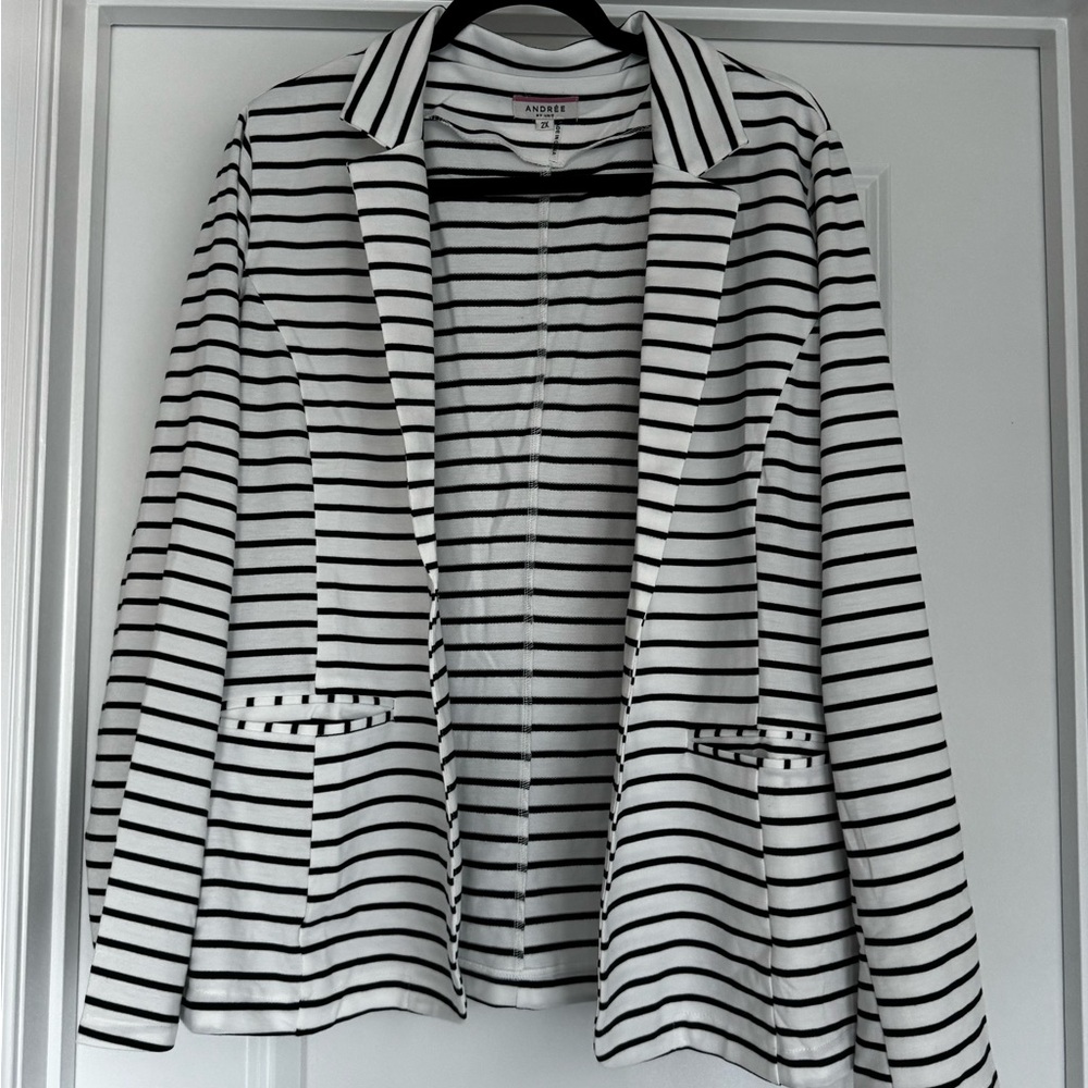 Andree by Unit Stretchy Black and White Striped Blazer size 2x